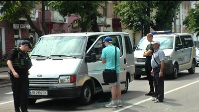 У Вінниці перекривали рух транспорту через підозрілого водія: що відомо У Вінниці перекривали рух транспорту через підозрілого водія: що відомо