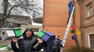 "Чекаємо на мирну весну". У Сумах з'явився новий артоб'єкт "Чекаємо на мирну весну". У Сумах з'явився новий артоб'єкт
