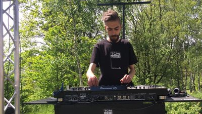У Житомирі ветерани війни, які протягом 2 місяців навчалися діджеїнгу, вперше виступили на публіці