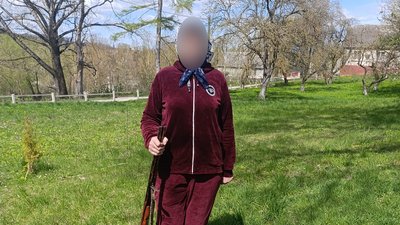 жінка, рушниця