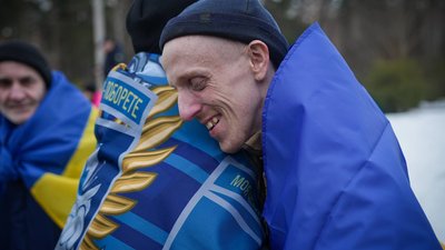 "Позаду — пекло неволі": з полону РФ повернулись миколаївські морпіхи