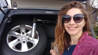 Волонтерка з Прикарпаття передала військовим 17 автомобілів та зібрала гроші на п'ять дронів