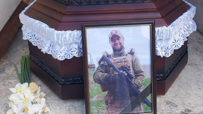 У громадах на Тернопільщині попрощалися із двома бійцями У громадах на Тернопільщині попрощалися із двома бійцями