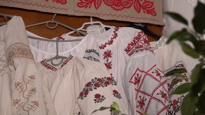 Черкаська вишивальниця у четвертому поколінні відроджує старовинні орнаменти Черкаська вишивальниця у четвертому поколінні відроджує старовинні орнаменти