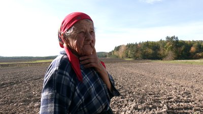 "Вийду на подвір'я, гляну навкруги – нікого не видно": як живе жителька зникаючого села на Рівненщині "Вийду на подвір'я, гляну навкруги – нікого не видно": як живе жителька зникаючого села на Рівненщині