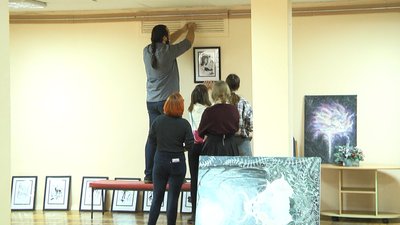 У Житомирі в бібліотеці Ольжича відкрили виставку "Фрагменти" У Житомирі в бібліотеці Ольжича відкрили виставку "Фрагменти"