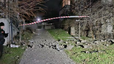 Пошкоджена багатоповерхівка у Дніпрі