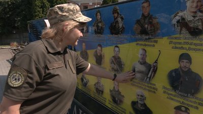 Вдова снайпера та багатодітна матір з Ніжина пішла служити в армію