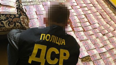 На Львівщині посадовці ДСУ отримували хабарі за оформлення імпорту товарів