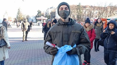 Тернопільські нацгвардійці виготовили листівки з привітаннями до Нового року