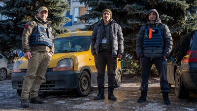 Волонтери організації "Троянда на руці"