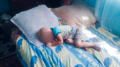 Занедбала маленьку дитину. Прикарпатку готуються позбавити батьківських прав Занедбала маленьку дитину. Прикарпатку готуються позбавити батьківських прав