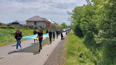 На Закарпатті попрощалися із загиблим воїном Едуардом Поповичем На Закарпатті попрощалися із загиблим воїном Едуардом Поповичем
