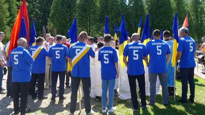 У селі Голинь На Івано-Франківщині зіграли футбольний матч на честь бійця Василя Завадецького У селі Голинь На Івано-Франківщині зіграли футбольний матч на честь бійця Василя Завадецького