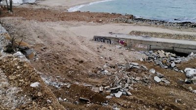 На Одеському пляжі почали капітальний ремонт підпірної стінки На Одеському пляжі почали капітальний ремонт підпірної стінки