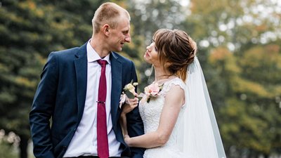 Матвій та Юлія Оверчук у день весілля