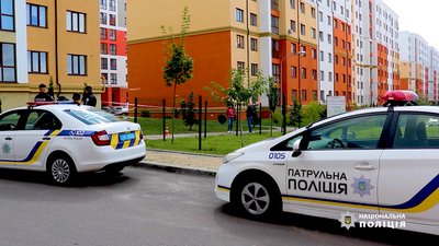 Напад неповнолітнього з ножем на рівнянку: суд відправив підозрюваного під домашній арешт