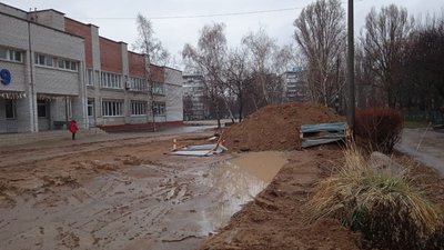 Батьки учнів 99-го ліцею в Хортицькому районі Запоріжжя нарікають на будівництво поблизу закладу