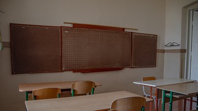 "Чекаємо нову школу вже 30 років": три довгобуди на Буковині "Чекаємо нову школу вже 30 років": три довгобуди на Буковині