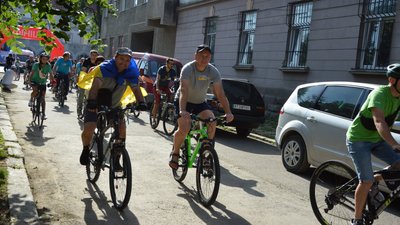 Прикарпатські рятувальники зібрали майже 227 тис. грн для ЗСУ під час благодійного велозаїзду Прикарпатські рятувальники зібрали майже 227 тис. грн для ЗСУ під час благодійного велозаїзду