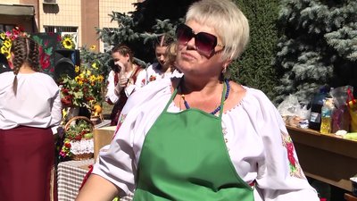 Свято дерунів із благодійною метою: у Коростені фестиваль дерунів провели в іншому форматі Свято дерунів із благодійною метою: у Коростені фестиваль дерунів провели в іншому форматі