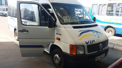 Перевізники Рівненщини їдуть у "червону" карантинну зону. Їх не пускає поліція Перевізники Рівненщини їдуть у "червону" карантинну зону. Їх не пускає поліція