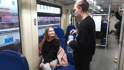 З Харкова до Балаклії рушив перший потяг після деокупації — фото З Харкова до Балаклії рушив перший потяг після деокупації — фото