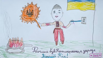 Семирічна дівчинка з Миколаєва зібрала тисячу доларів для ЗСУ, продаючи власні малюнки Семирічна дівчинка з Миколаєва зібрала тисячу доларів для ЗСУ, продаючи власні малюнки