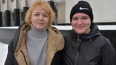 Учениця Котівської гімназії Ангеліна з вчителькою Учениця Котівської гімназії Ангеліна з вчителькою
