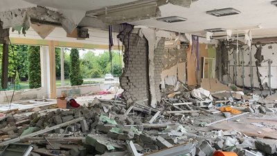 Російська ракета знищила 127-річний ліцей у Лозовій на Харківщині Російська ракета знищила 127-річний ліцей у Лозовій на Харківщині