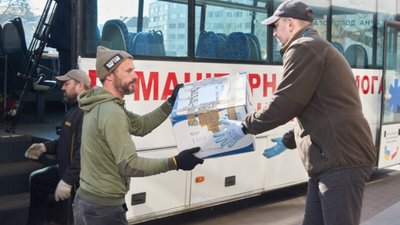 З Польщі Луцькій громаді передали автобус, який переобладнали під медичний З Польщі Луцькій громаді передали автобус, який переобладнали під медичний