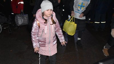 Евакуація із прифронтових районів: на Житомирщину прибув черговий потяг із переселенцями Евакуація із прифронтових районів: на Житомирщину прибув черговий потяг із переселенцями
