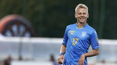 Українські футболісти з дружинами креативним роликом закликали мити руки