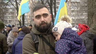 "Залізний трон сходу" встановили в сквері Прикордонників у Запоріжжі "Залізний трон сходу" встановили в сквері Прикордонників у Запоріжжі