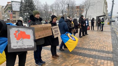 "Не мовчи, полон — вбиває": у Вінниці проходить акція на підтримку полонених азовців