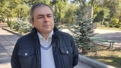Нестор Махно з чорним та жовто-блакитним прапорами: у Запоріжжі з’явився новий мурал Нестор Махно з чорним та жовто-блакитним прапорами: у Запоріжжі з’явився новий мурал