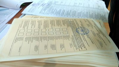 Дезінфекція бюлетенів не передбачена: як у Луцьку голосують особи на самоізоляції