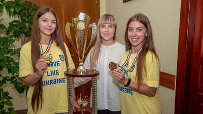 Чирлідерки з Кам'янського на Дніпропетровщині вибороли два "золота" на чемпіонаті Європи