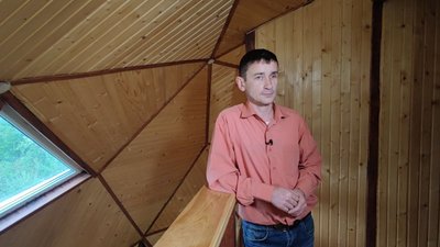 Житель Тернопільщини економить на комунальних послугах у своїй хаті-півкулі Житель Тернопільщини економить на комунальних послугах у своїй хаті-півкулі