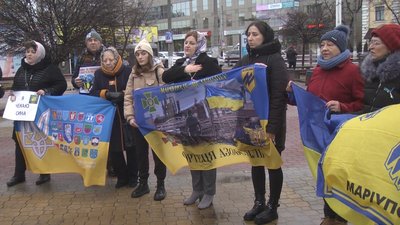 "Живий, здоровий, все буде добре". У Хмельницькому відбулася безстрокова акція "Поверніть героїв додому!"