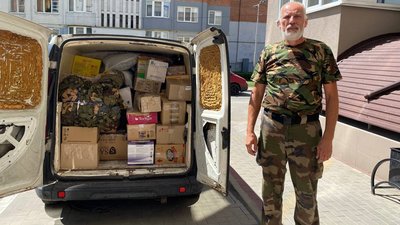 Допомогу з волонтерських пунктів у Луцьку відправили військовим на фронт
