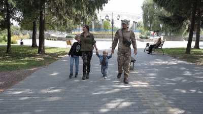 Пішов на фронт без кінцівки: вінничанин Роман Кашпур на протезі боронить Україну Пішов на фронт без кінцівки: вінничанин Роман Кашпур на протезі боронить Україну