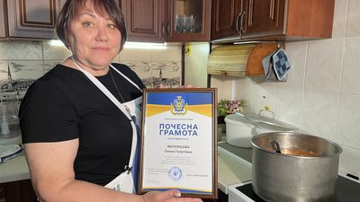 "Хочу підтримати українських воїнів". Херсонська волонтерка готує гарячі обіди для військових "Хочу підтримати українських воїнів". Херсонська волонтерка готує гарячі обіди для військових