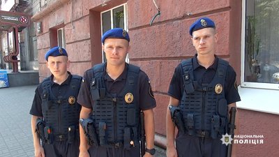 дівчинка у вікні дівчинка у вікні