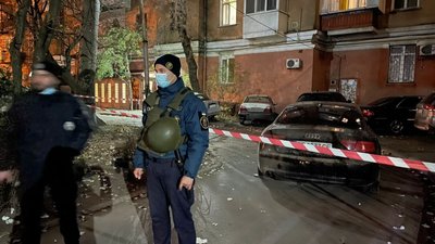 Поліцейські встановлюють обставини стрілянини в Миколаєві Поліцейські встановлюють обставини стрілянини в Миколаєві