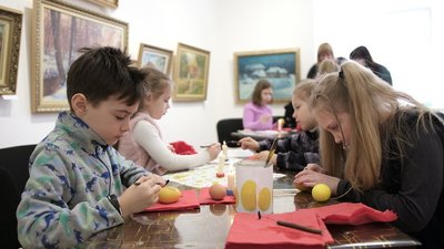 Фарби, віск, писачок та свічка: у Вінниці провели майстер-клас із писанкарства