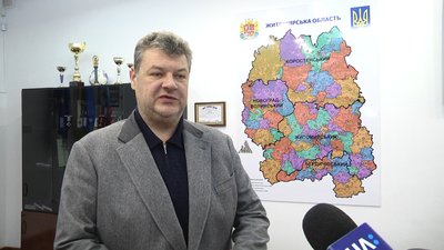 На Житомирщині понад 30 дітей-переселенців ходять близько п'яти кілометрів пішки через ліс до школи На Житомирщині понад 30 дітей-переселенців ходять близько п'яти кілометрів пішки через ліс до школи