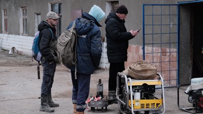 Працівники Чернівціводоканалу збирають техніку, аби виїхати на прорив Працівники Чернівціводоканалу збирають техніку, аби виїхати на прорив