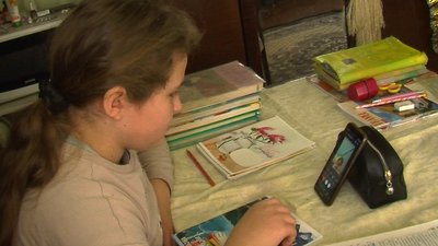 Один телефон на трьох: з якими проблемами стикаються волинські родини під час онлайн навчання Один телефон на трьох: з якими проблемами стикаються волинські родини під час онлайн навчання