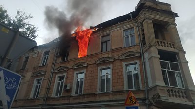 пожежа на Софіївській, горить будинок на Софіївській